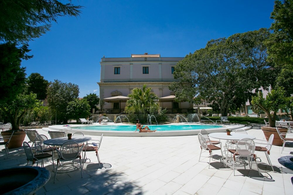 Фото отеля 1