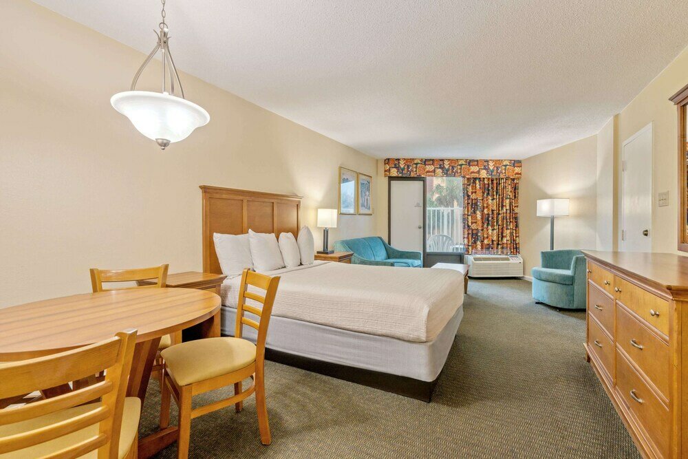 Фото The Caravelle Resort