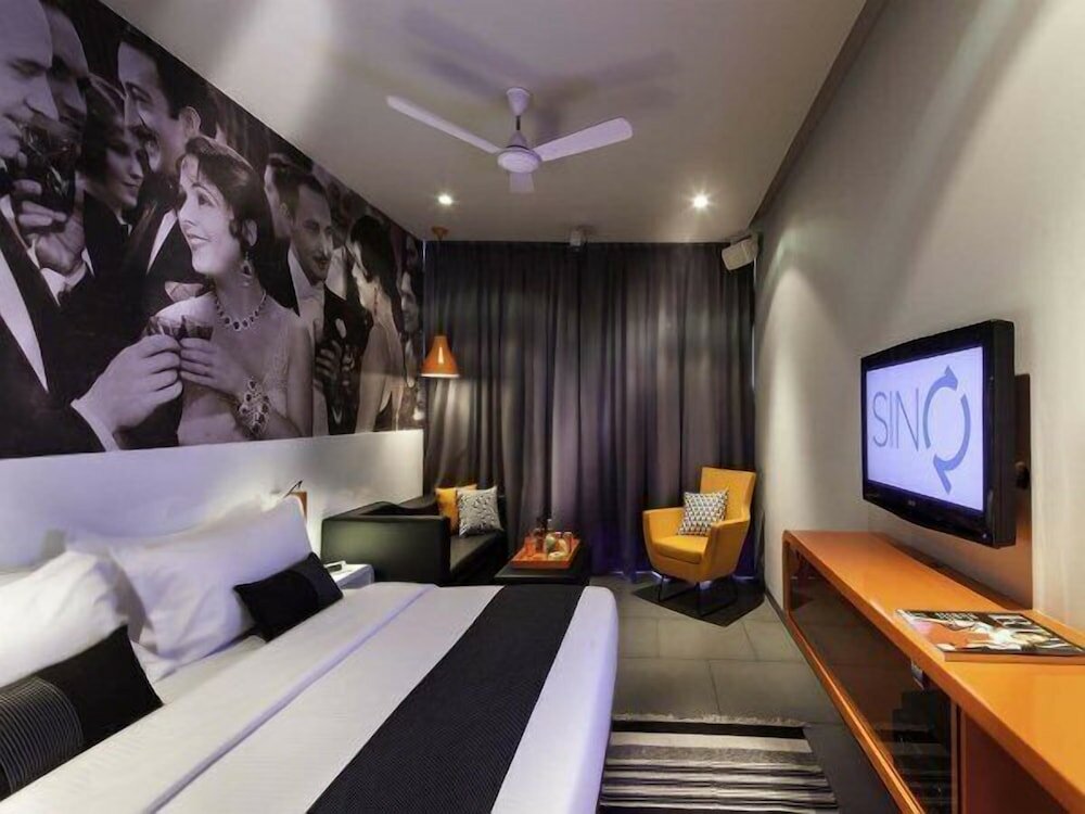 Фото SinQ Party Hotel