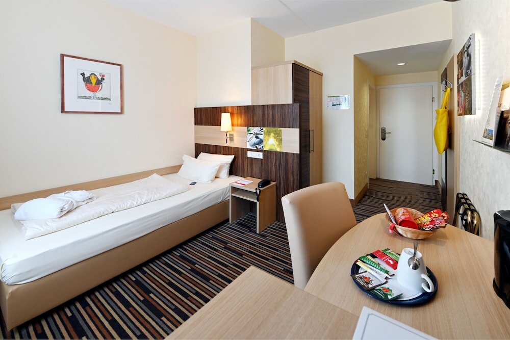 Фото Kurpark-Hotel Bad Dürkheim