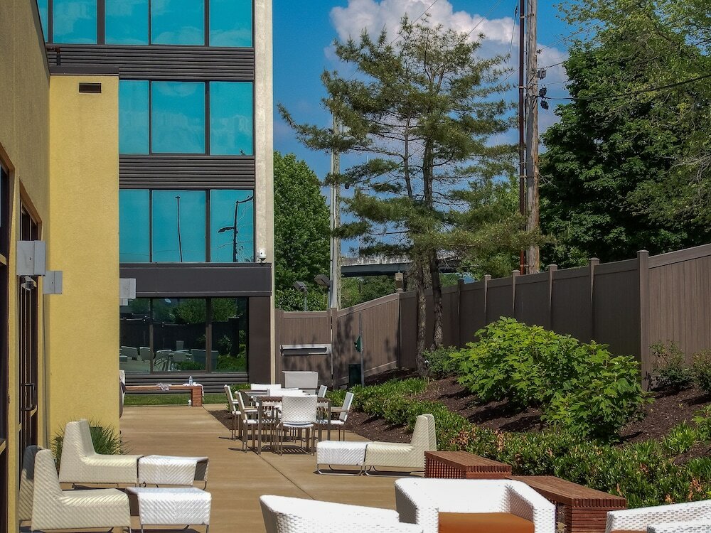 Фото Holiday Inn Hotel & Suites Charleston West, an Ihg Hotel