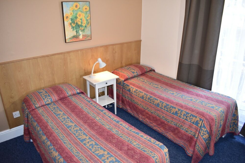 Фото MacDonald Hotel