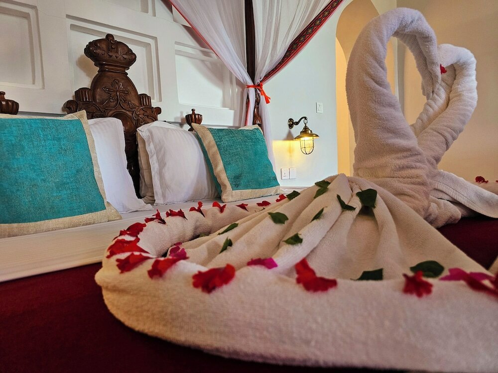 Фото Mizingani Seafront Hotel