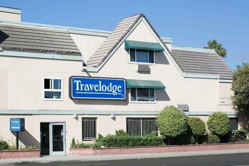 Гостиница Travelodge by Wyndham Ocean Front в Хантингтон-Бич