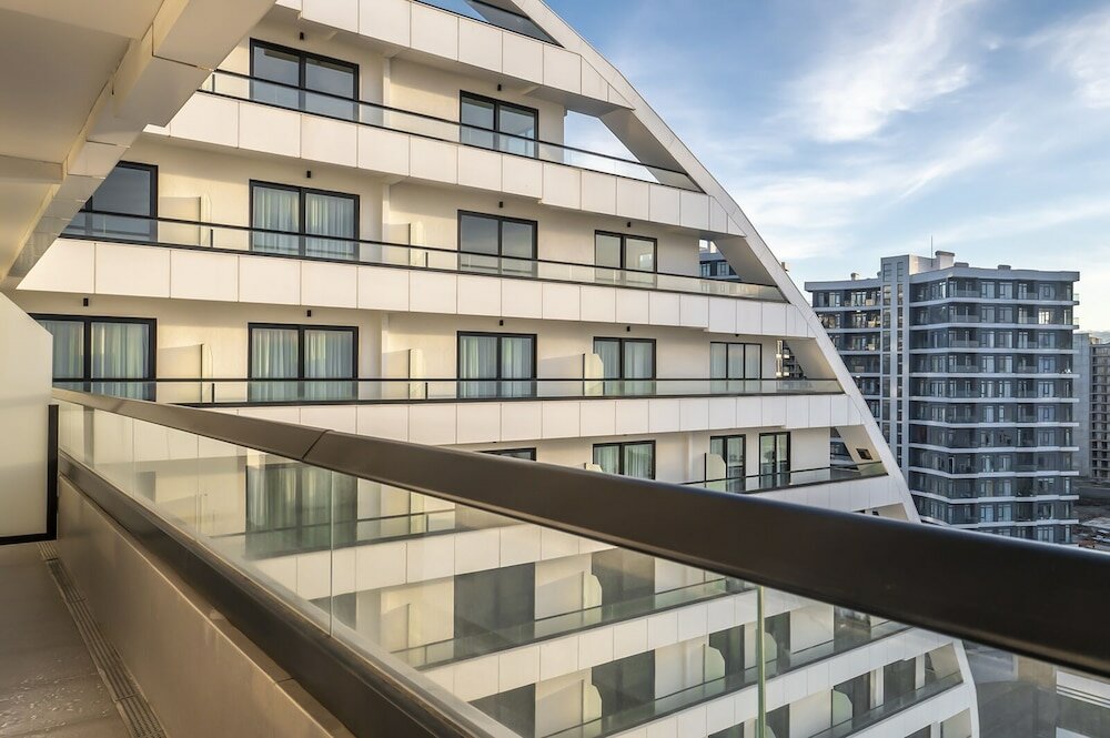 Фото The Grandeur Hotel