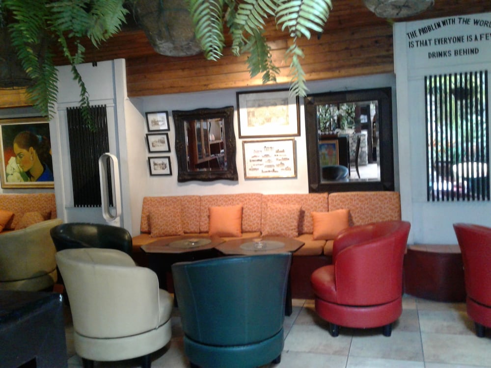 Фото B & B Comfy Inn