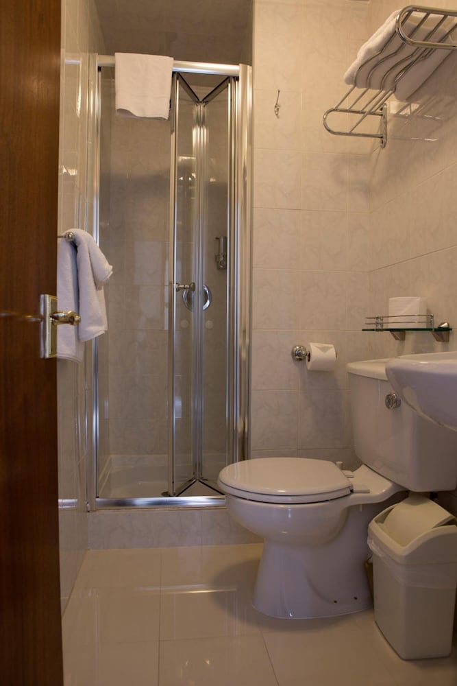 Фото Westpoint Hotel