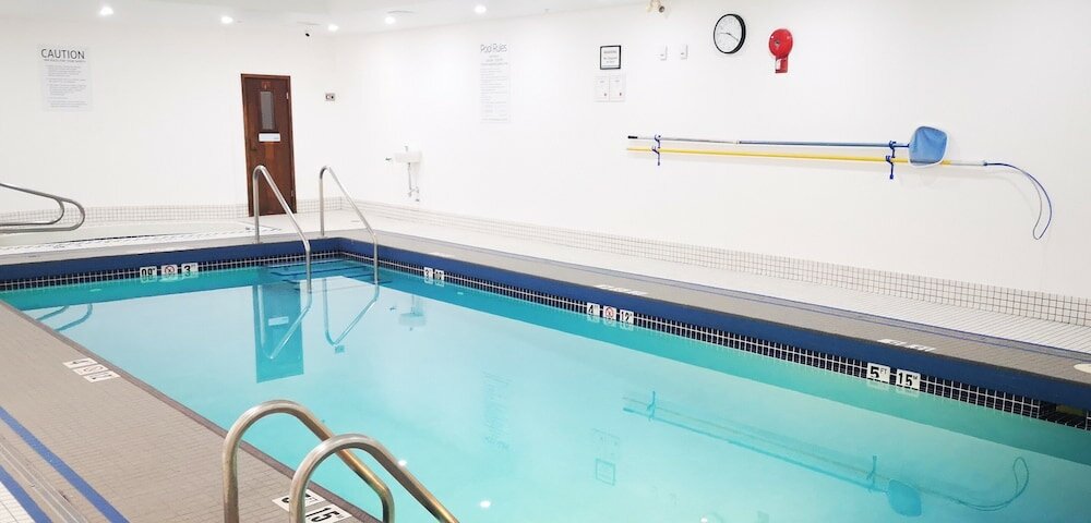 Фото Holiday Inn Express & Suites Surrey, an Ihg Hotel