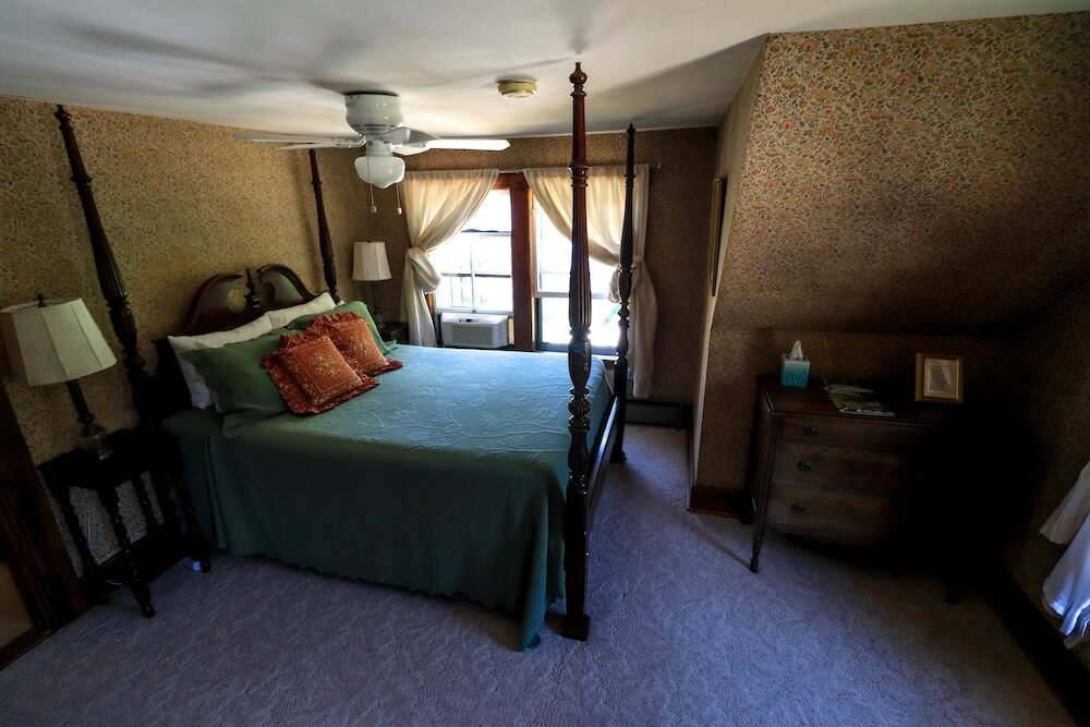 Фото Follansbee Inn