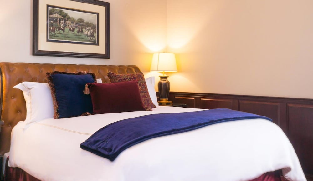 Фото Carriage House Inn