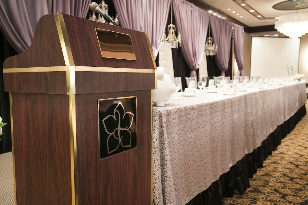 Фото Chateau Lacombe Hotel