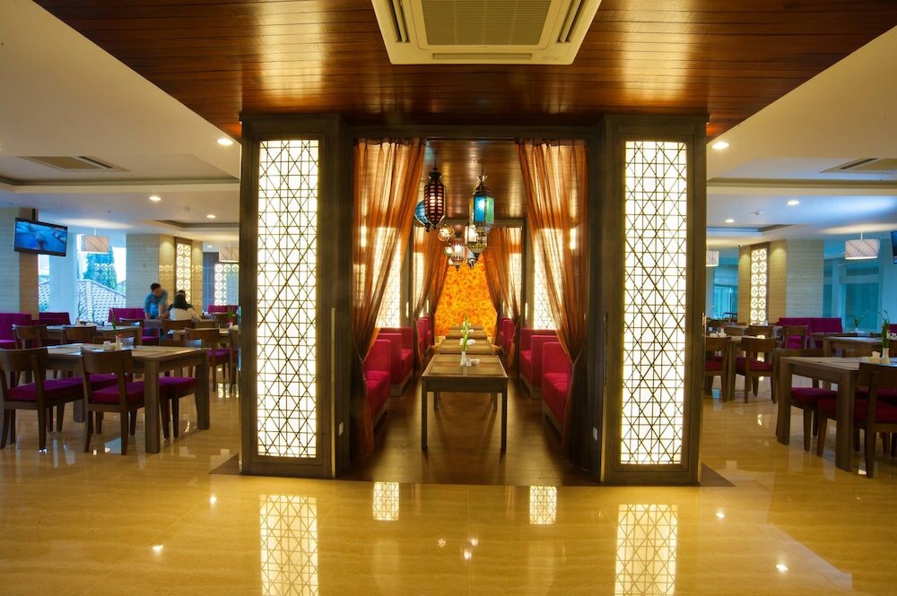 Фото Lombok Raya Hotel