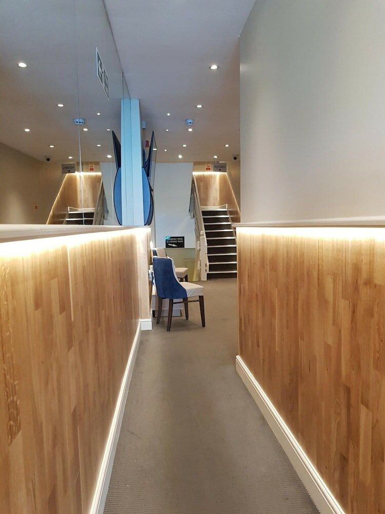 Фото Ascot Hyde Park Hotel