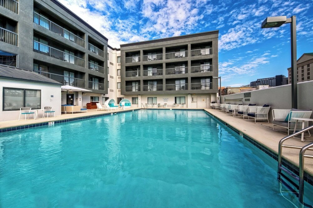 Фото Courtyard by Marriott Vanderbilt-West End