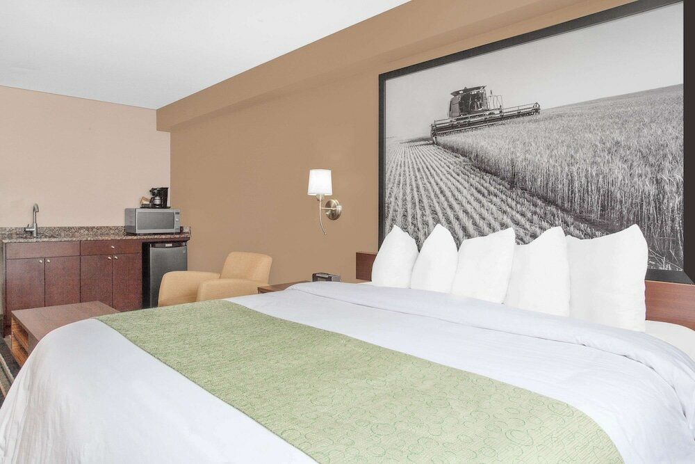 Фото Super 8 by Wyndham Brandon Mb