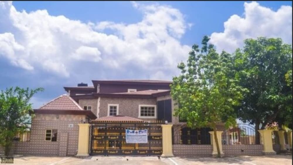 Фото Cute Villa Hotel and Suites