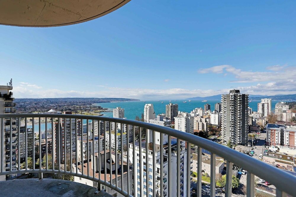 Фото Sandman Suites Vancouver-Davie Street