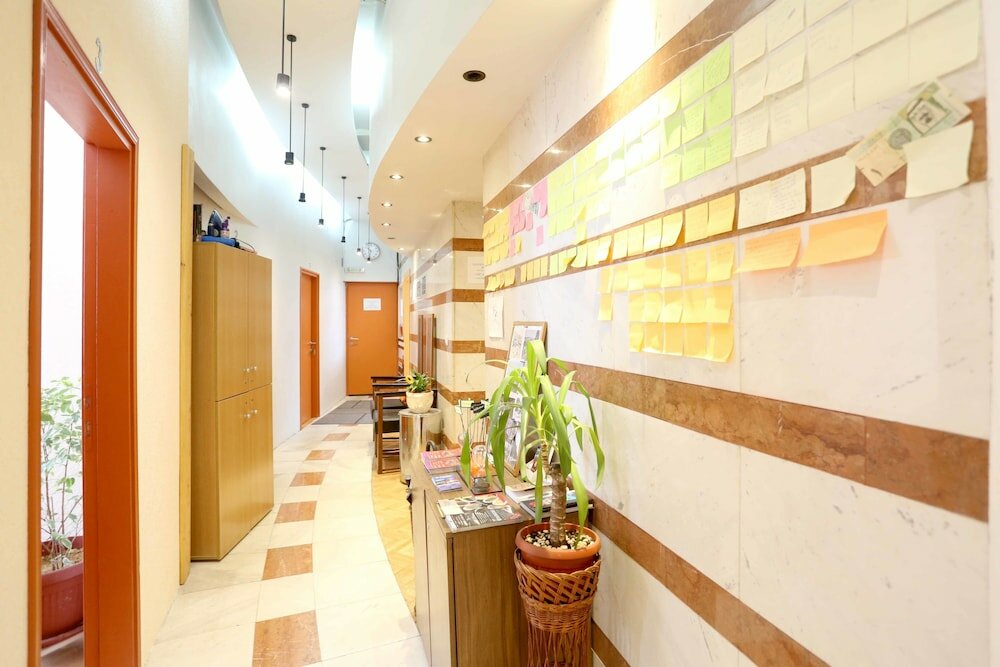 Фото Pigeon Square Rooms