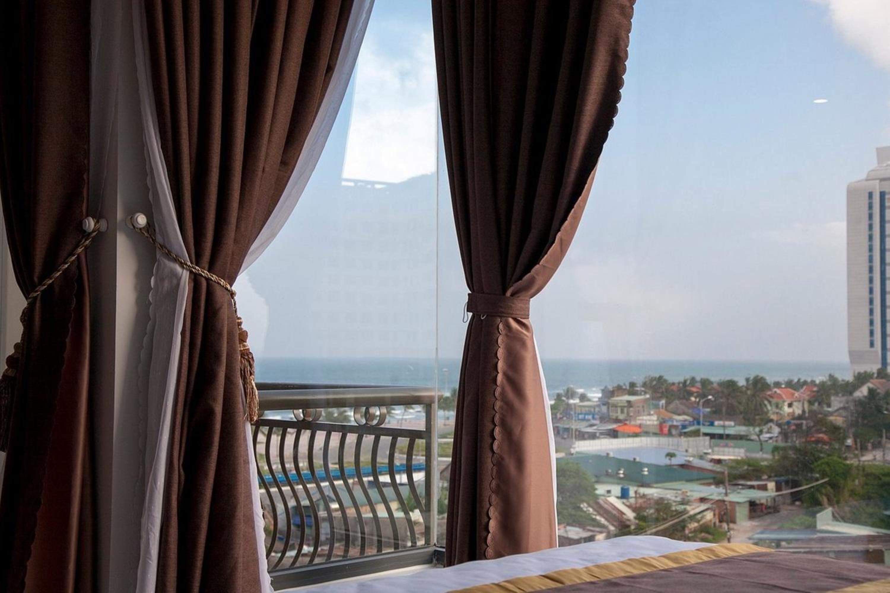 Фото La Lune Hotel