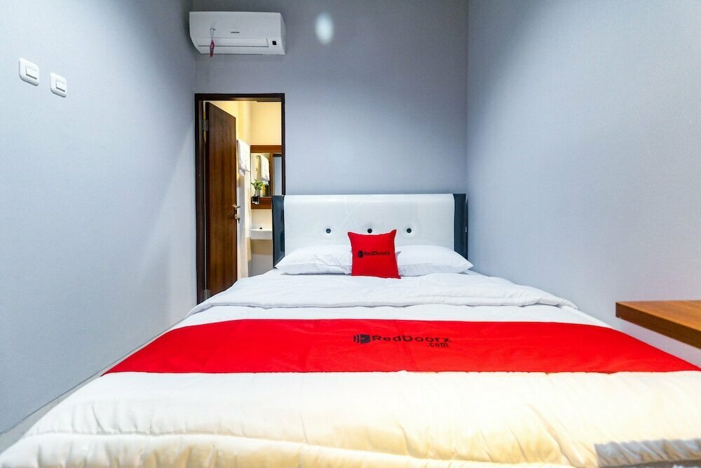 Hotel RedDoorz near Kebon Jeruk Jakarta, Jakarta, photo