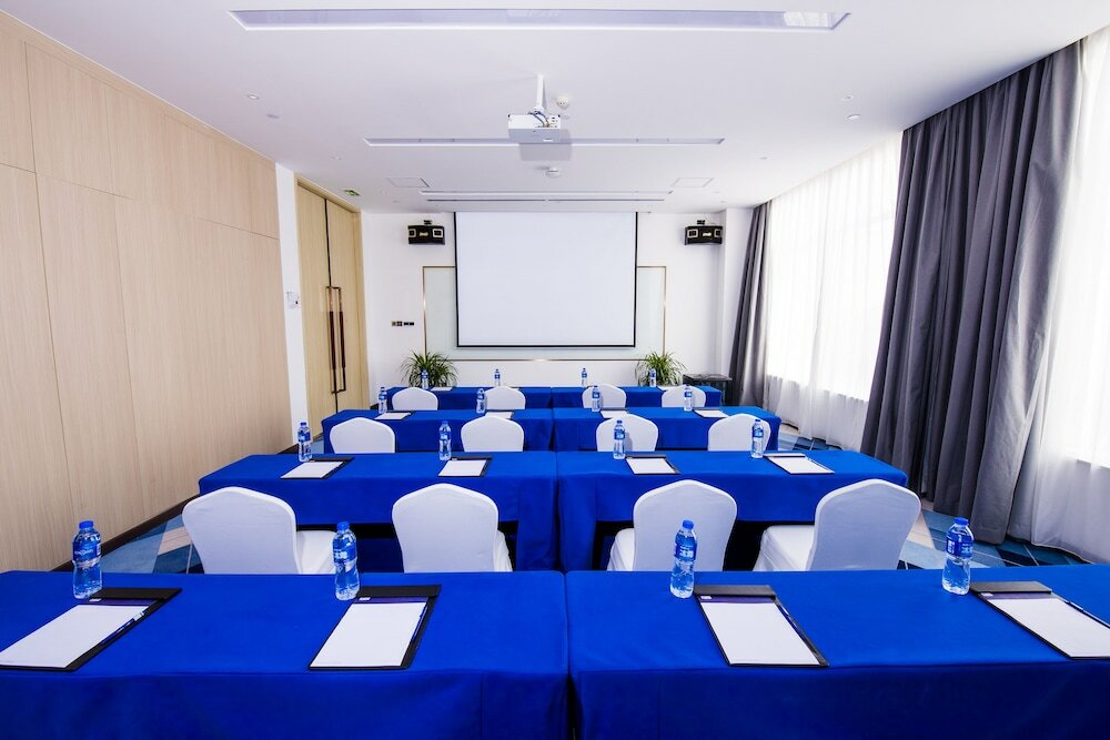 Фото Holiday Inn Express Yinchuan Downtown