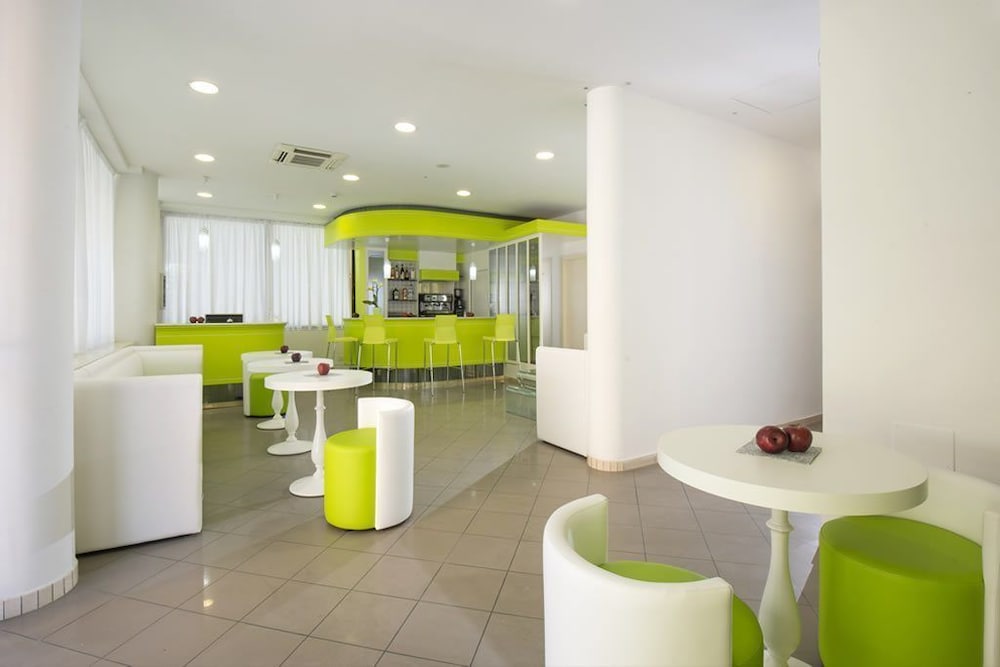 Фото Hotel Scarlet