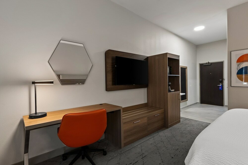 Фото Holiday Inn Express Hotel & Suites Oklahoma City Northwest, an Ihg Hotel