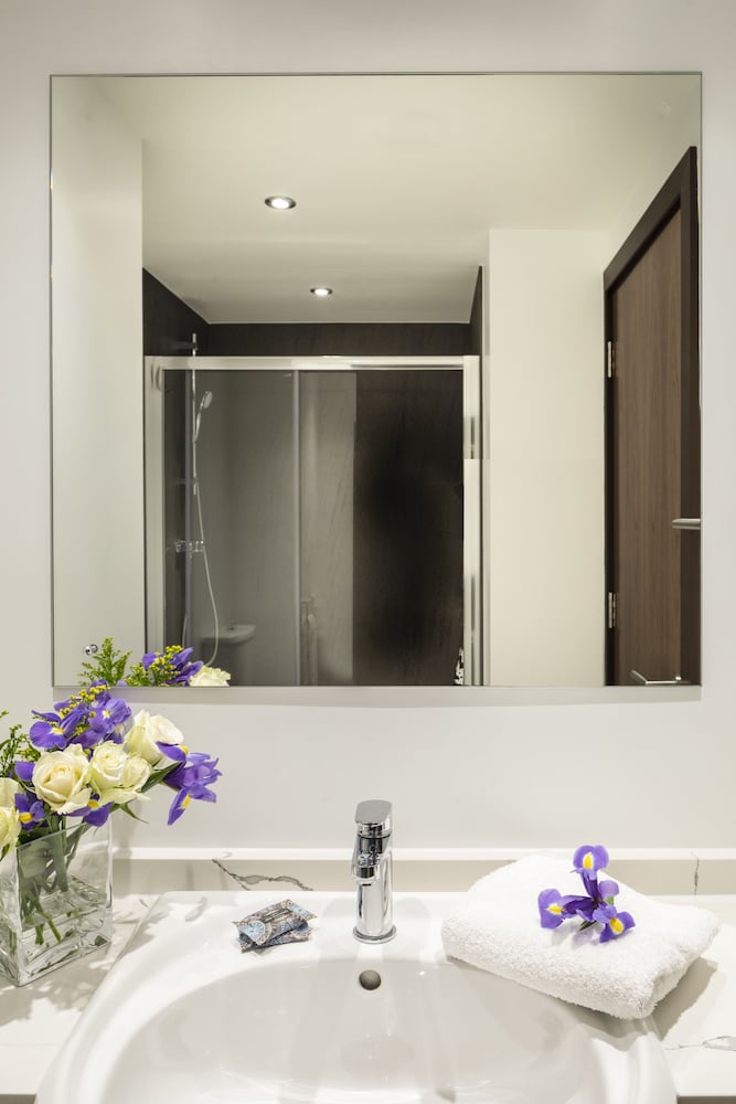 Фото St Giles Heathrow Hotel