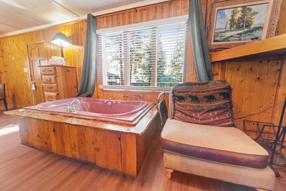 Фото Black Forest Lodge And Cabins