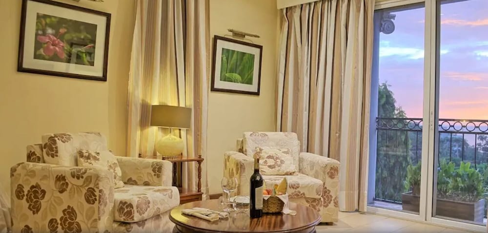 Фото Sovereign Hotel