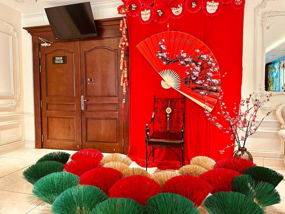 Фото Happy Life Grand Hotel & Sky Bar