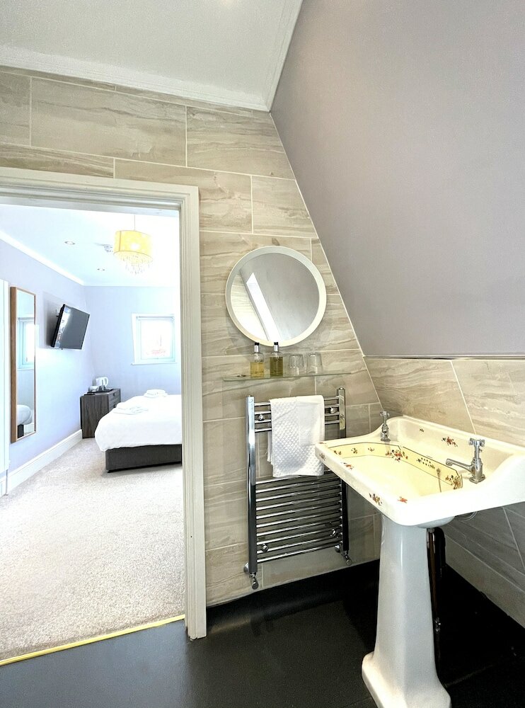 Фото Dukes Folly Hotel