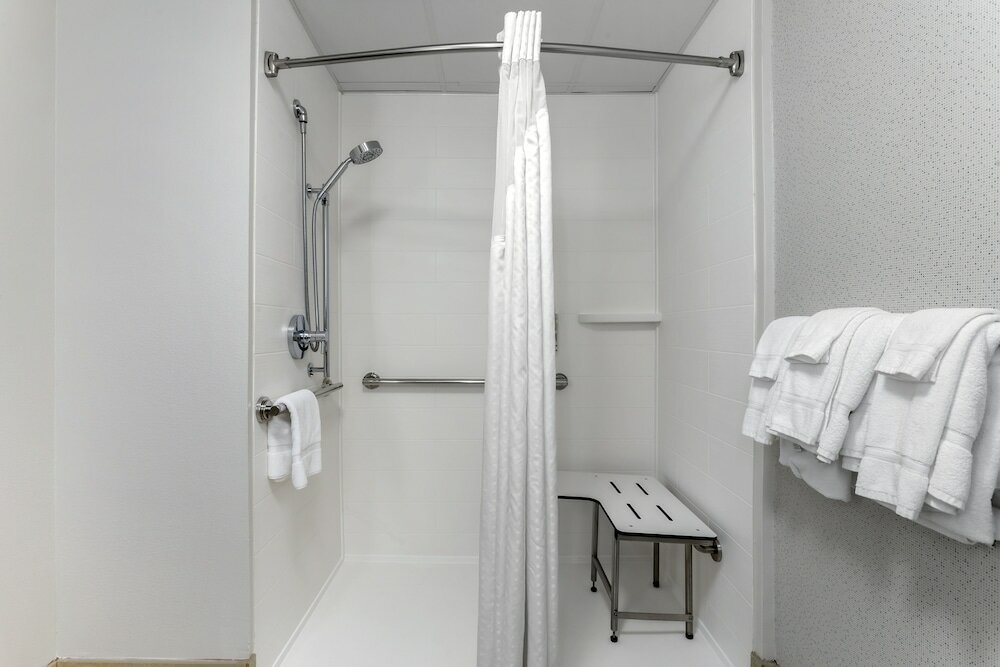 Фото Holiday Inn Express & Suites Harrison