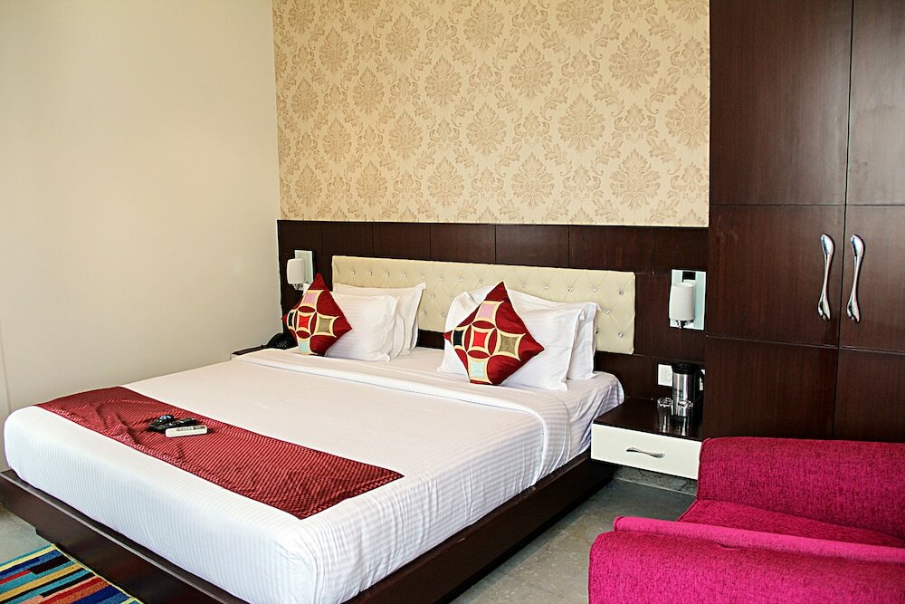 Фото Hotel Taj Heights