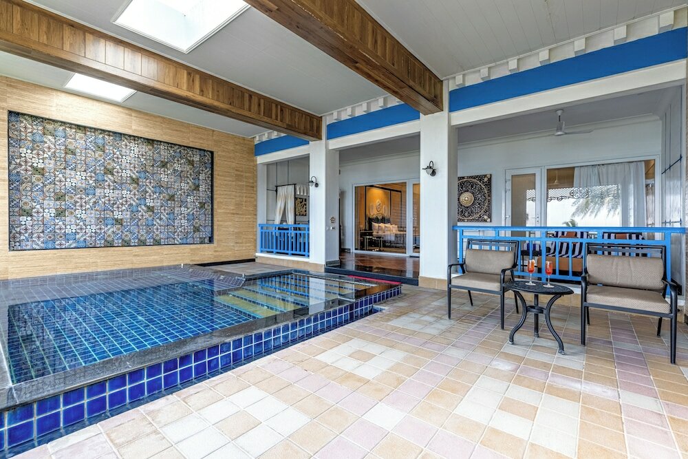 Фото Mayfair Palm Beach Resort