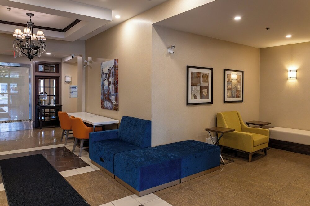Фото Holiday Inn Express & Suites Brockville