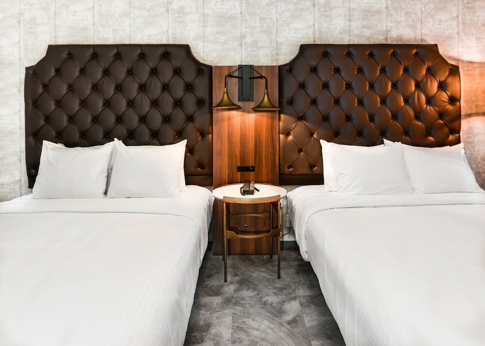 Фото Hollywood Inn Suites Hotel
