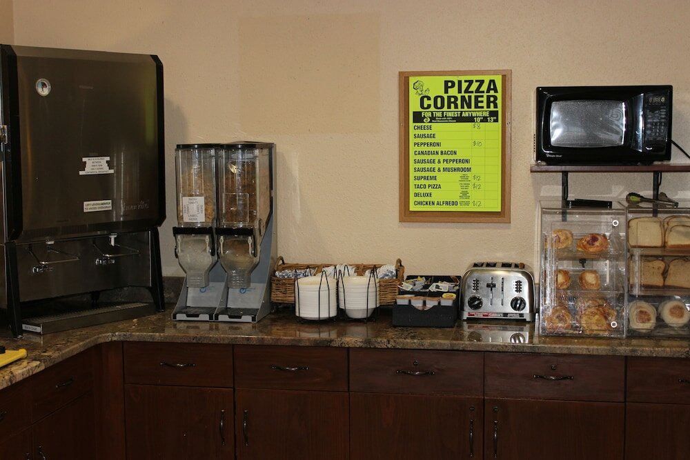 Фото Americas Best Value Inn Grand Forks