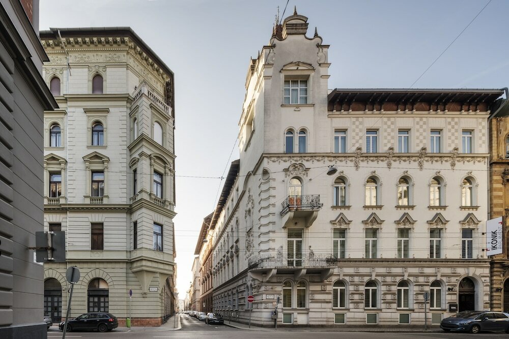 Фото Ikonik Parlament