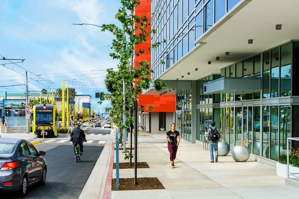 Фото Courtyard by Marriott Santa Monica