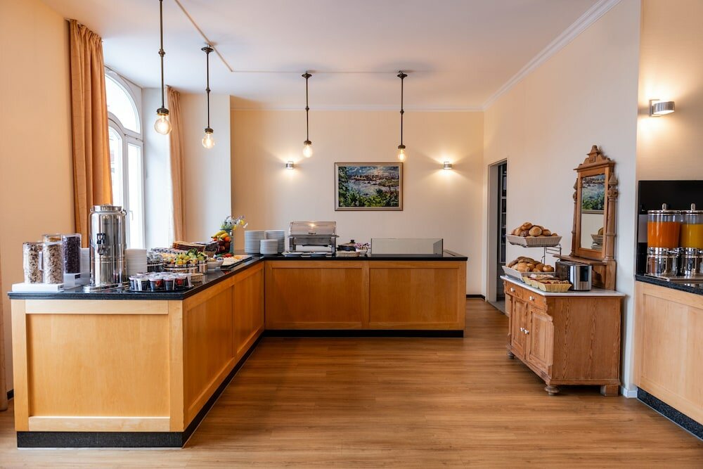 Фото Novum Hotel Kronprinz Hamburg