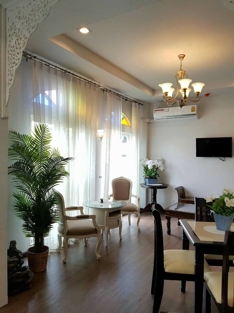 Фото The Velvet Orchid