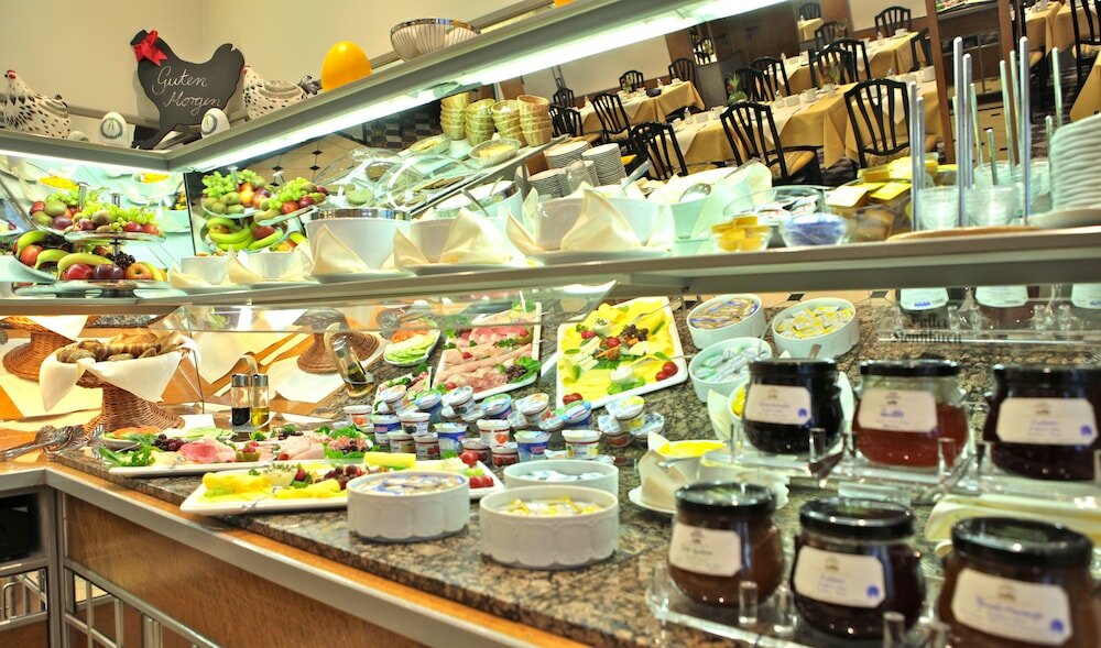 Фото Hotel Viktoria