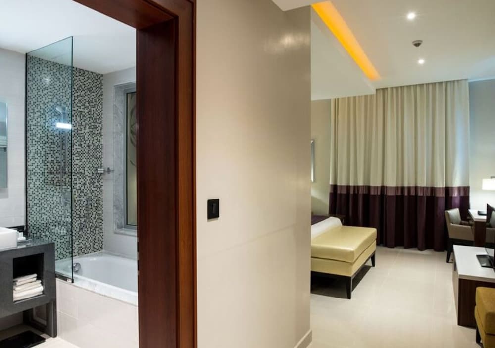 Фото The Envoy Hotel