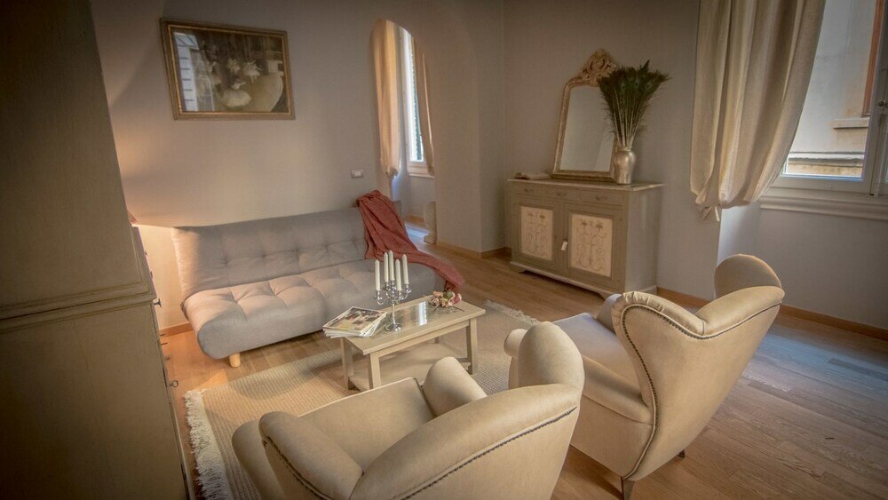 Фото Breathtaking 4bd Apt 5min Walk to Duomo