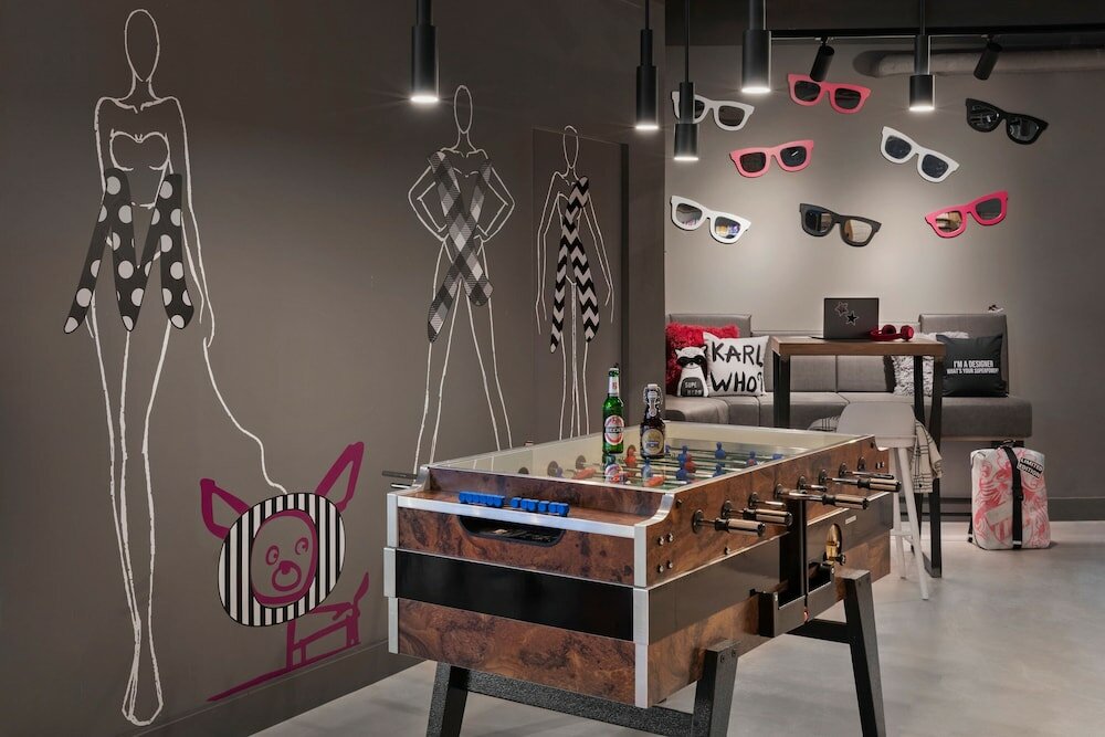 Фото Moxy Duesseldorf City