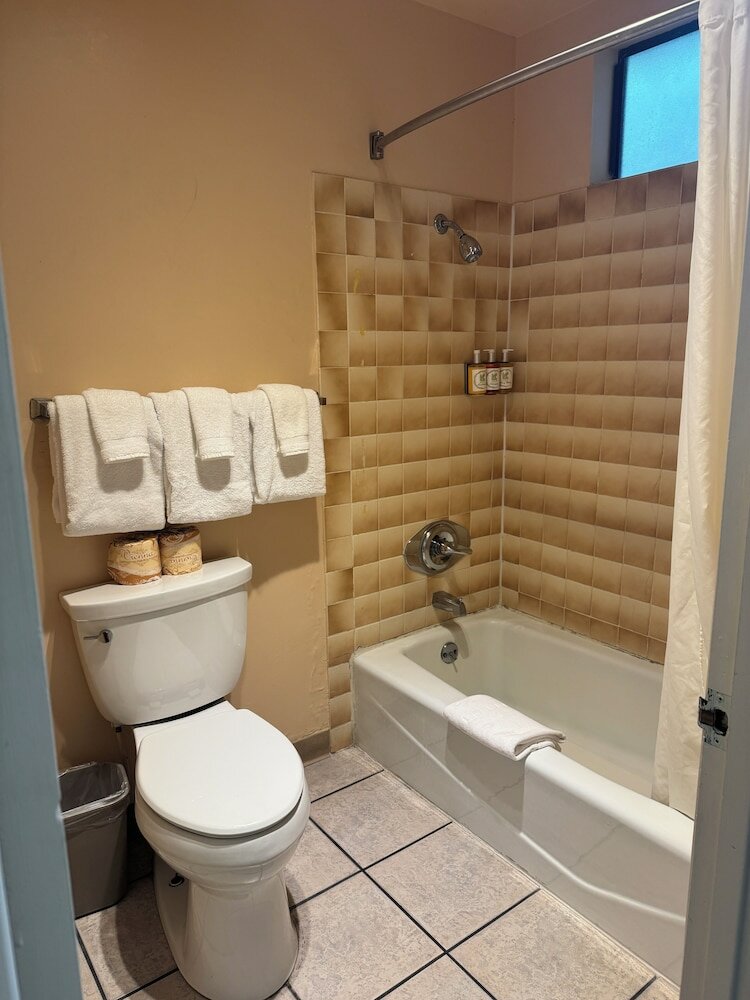 Фото Carmel Resort Inn