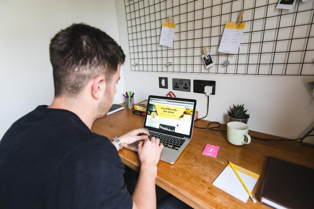 Фото Jonas Hotel