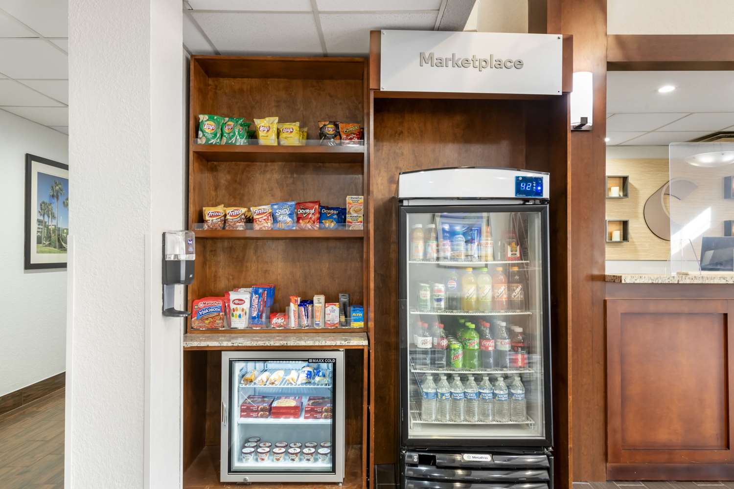 Фото Comfort Suites Downtown