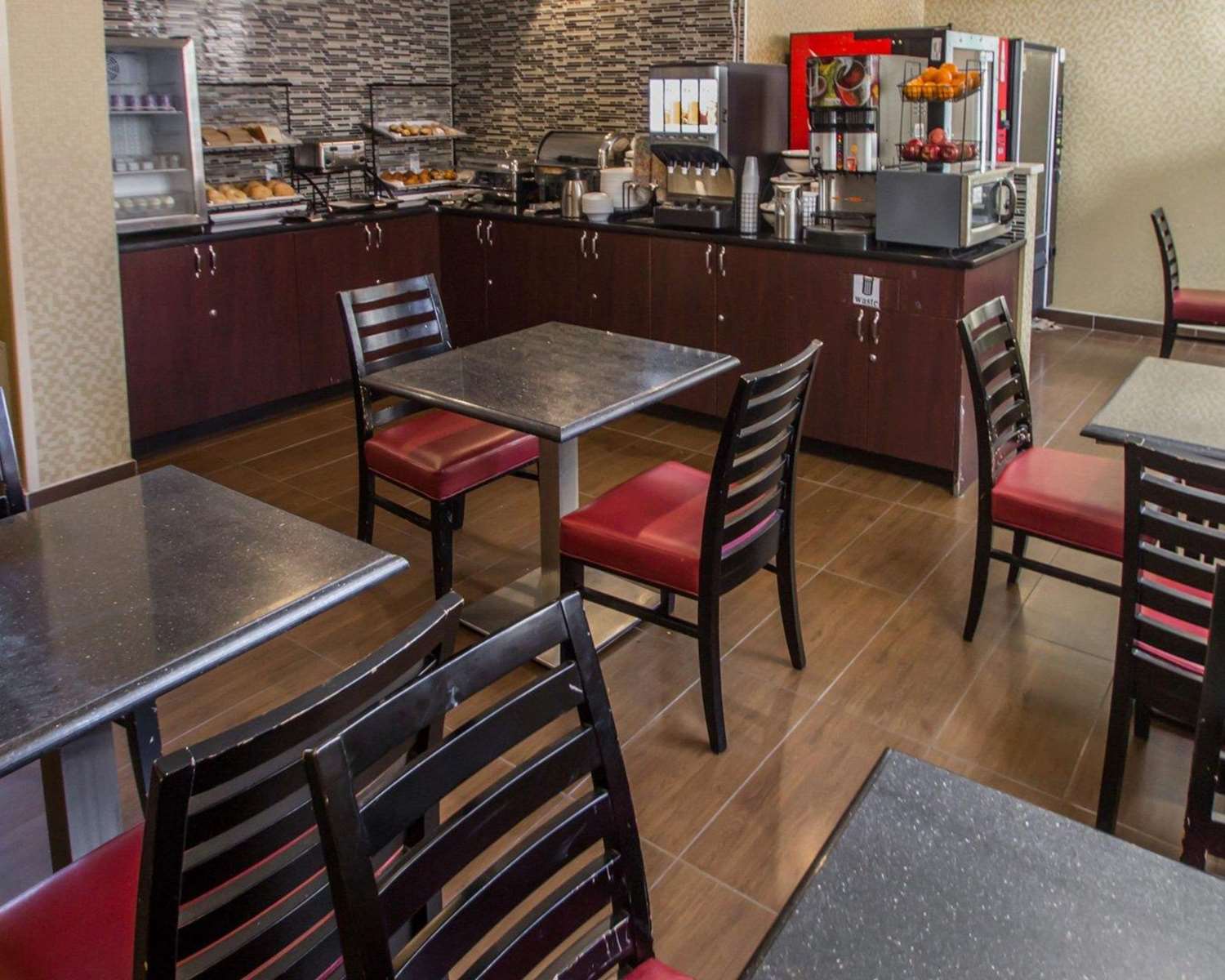 Фото Rodeway Inn Bronx Zoo